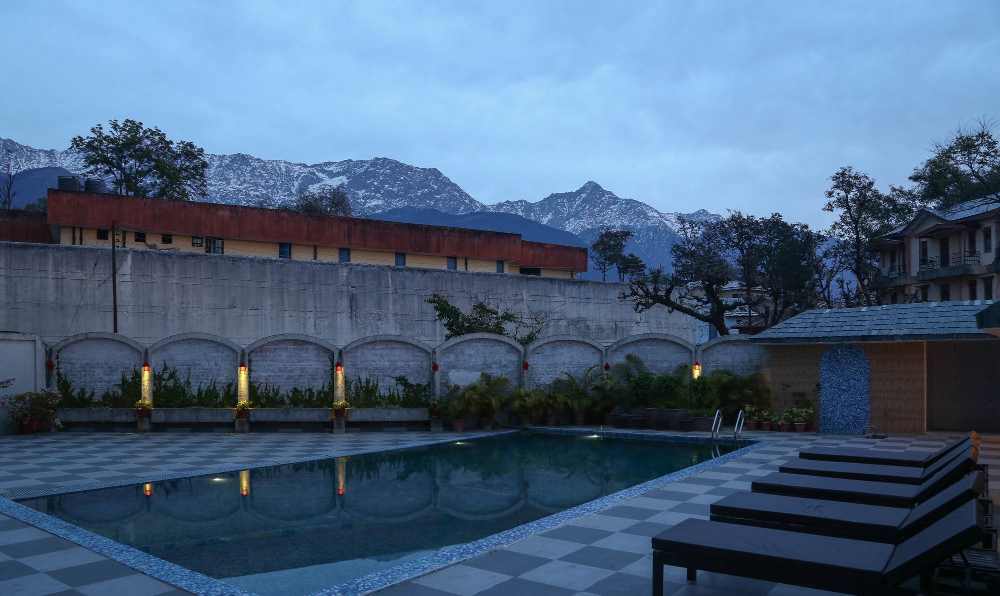 Hotel Treebo Trend Gk Conifer Dharamshala Esterno foto